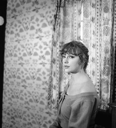 Calvin Harris and Taylor Swift pair developed a connection with one another during the 2015 BRIT Awards.